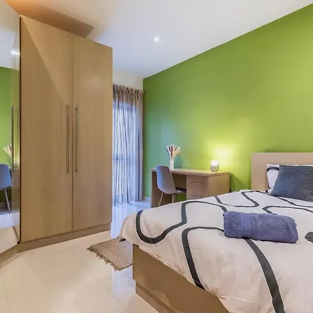 Modern And Spacious