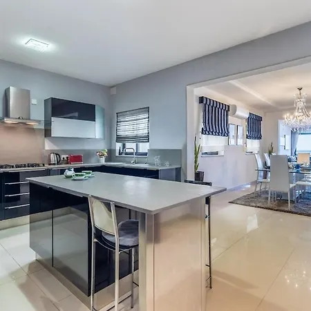 Modern And Spacious *