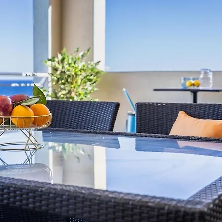 Modern And Spacious